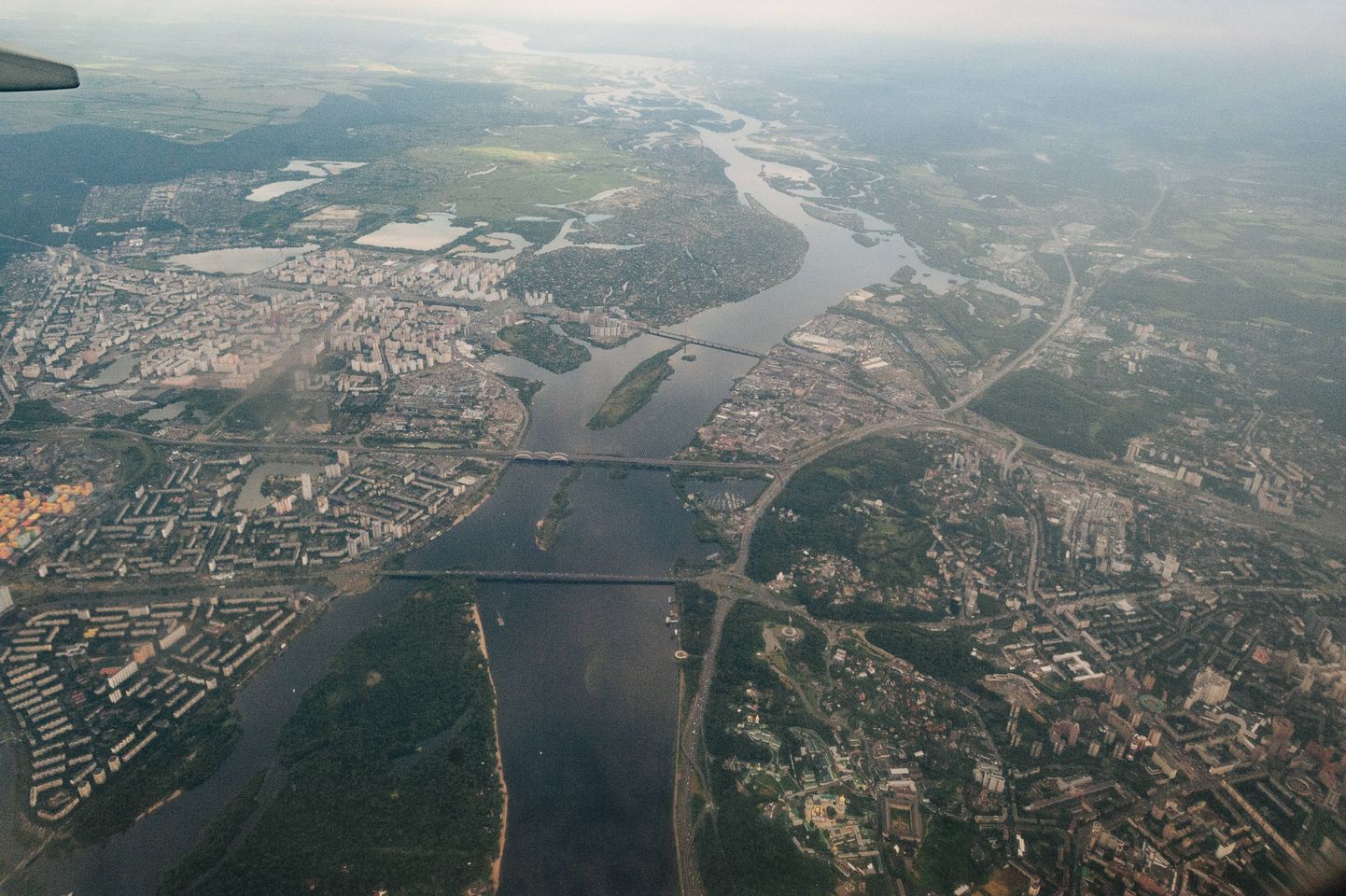 Ukraina pealinn Kiiev, selle lähedased alad ja Dnipro jõgi