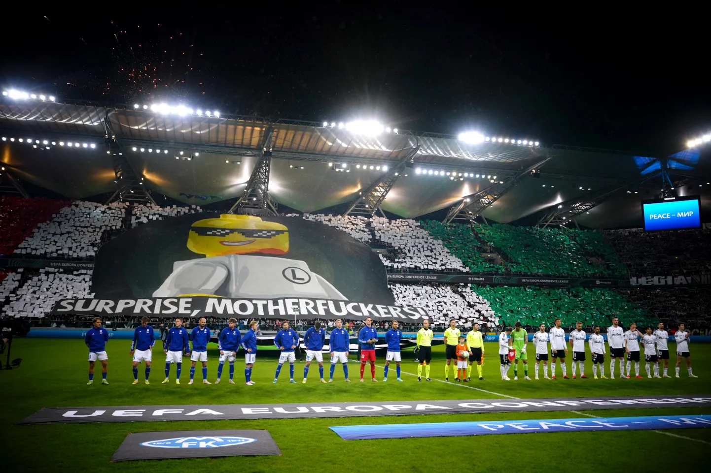 Varssavi Legia ultrafännide plakat.