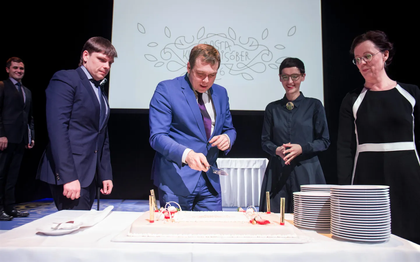 Kultuuriministeerium tunnustas Postimeest kultuurisõbralikkuse eest. Tunnustuse võttis vastu peatoimetaja Lauri Hussar.