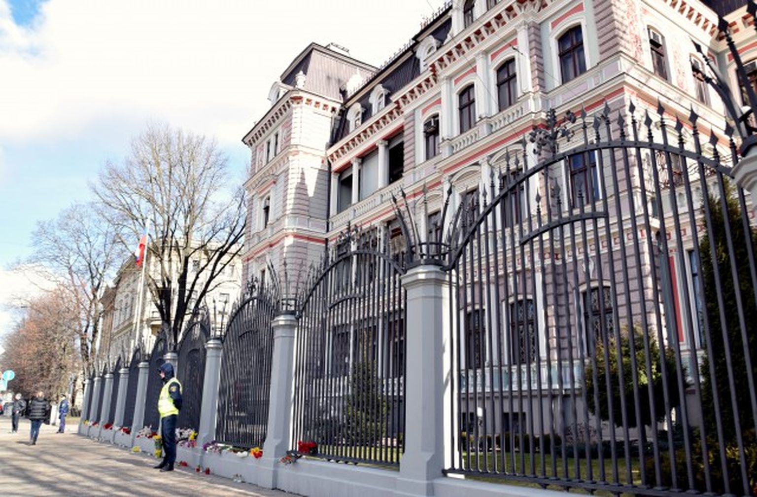 Здание посольства России в Латвии.