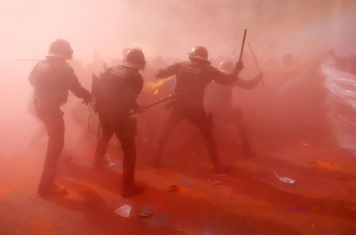 Barcelonas toimus täna kokkupõrge politsei ja separatistide vahel.