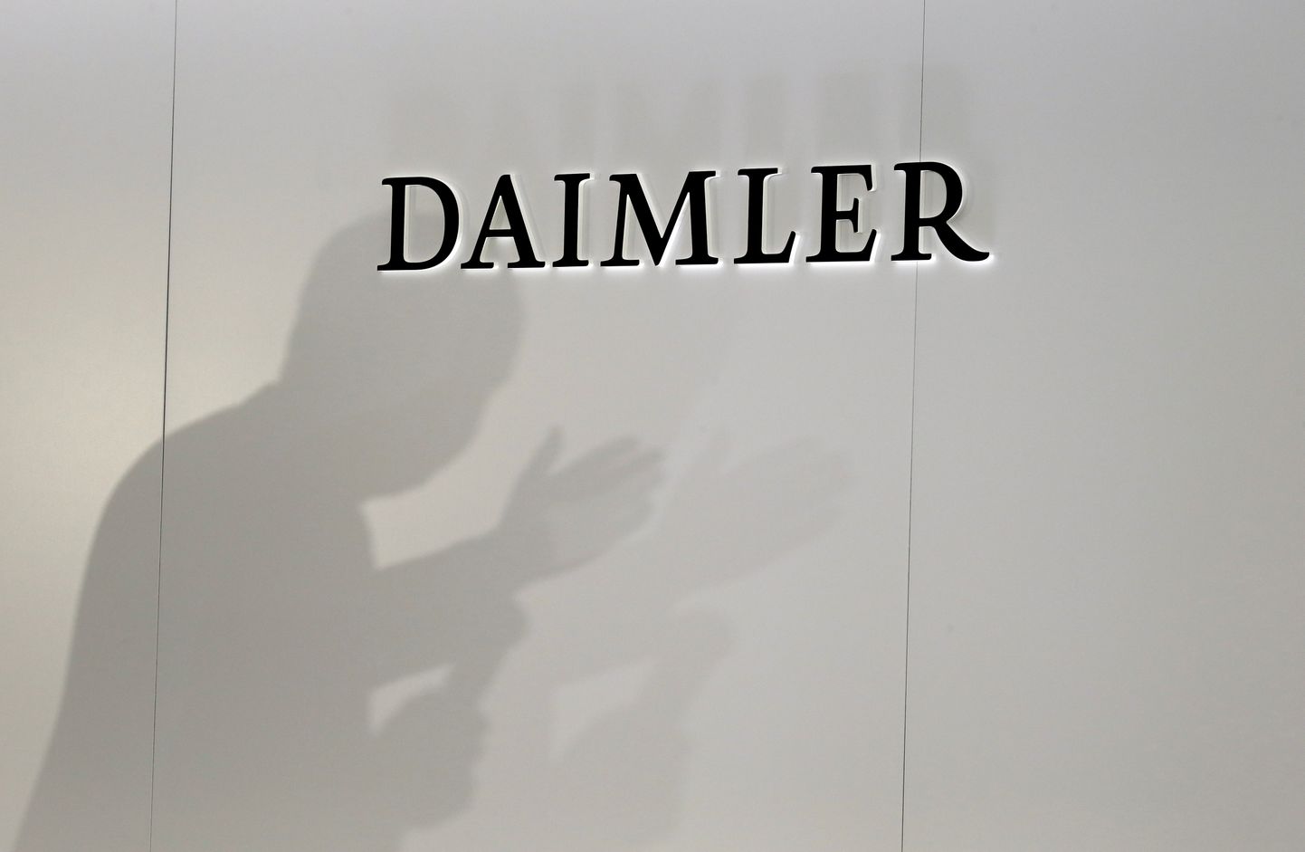 Daimleri logo Pariisi autonäituse pressikonverentsil eelmise aasta oktoobris.