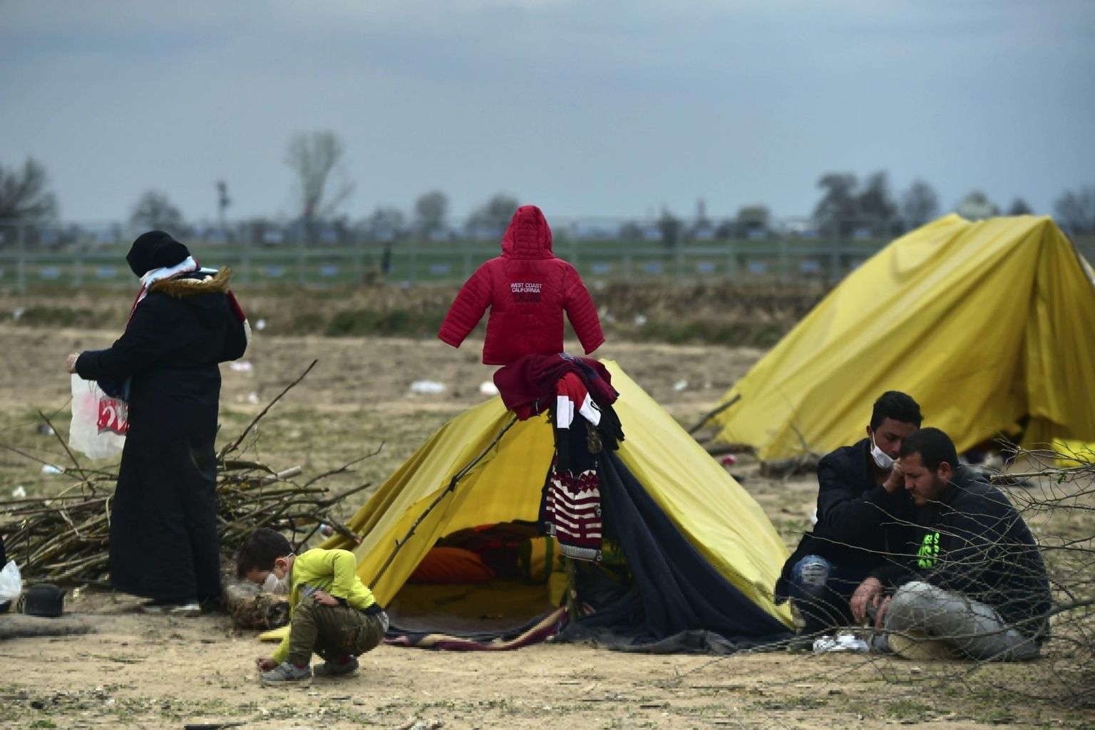 Migrandid telgiga Kreeka piiri lähistel Türgis Pazarkules. 