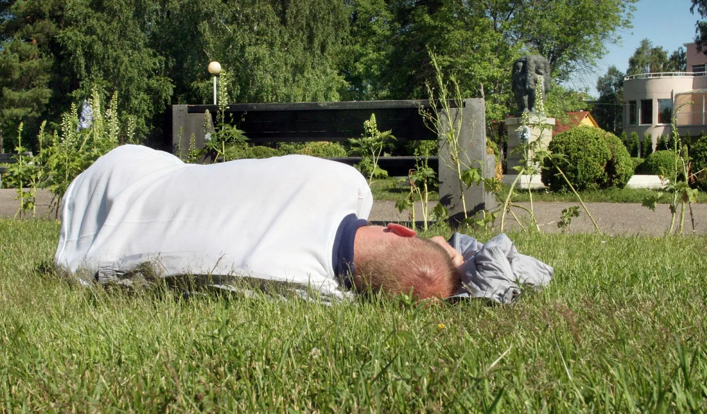 Uinuv agent Jaak Kangitõstja puhkehetkel.