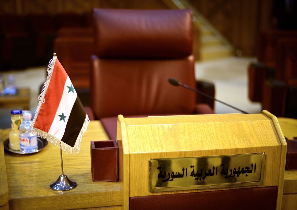 2015. aastal Kairos toimunud Araabia Liiga kohtumine - Süüria esindaja tool on tühi.