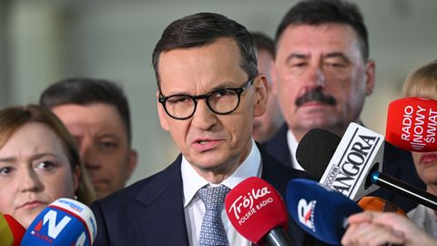 Poola partei PiS lõhenes suhtumise tõttu parempopulistidesse