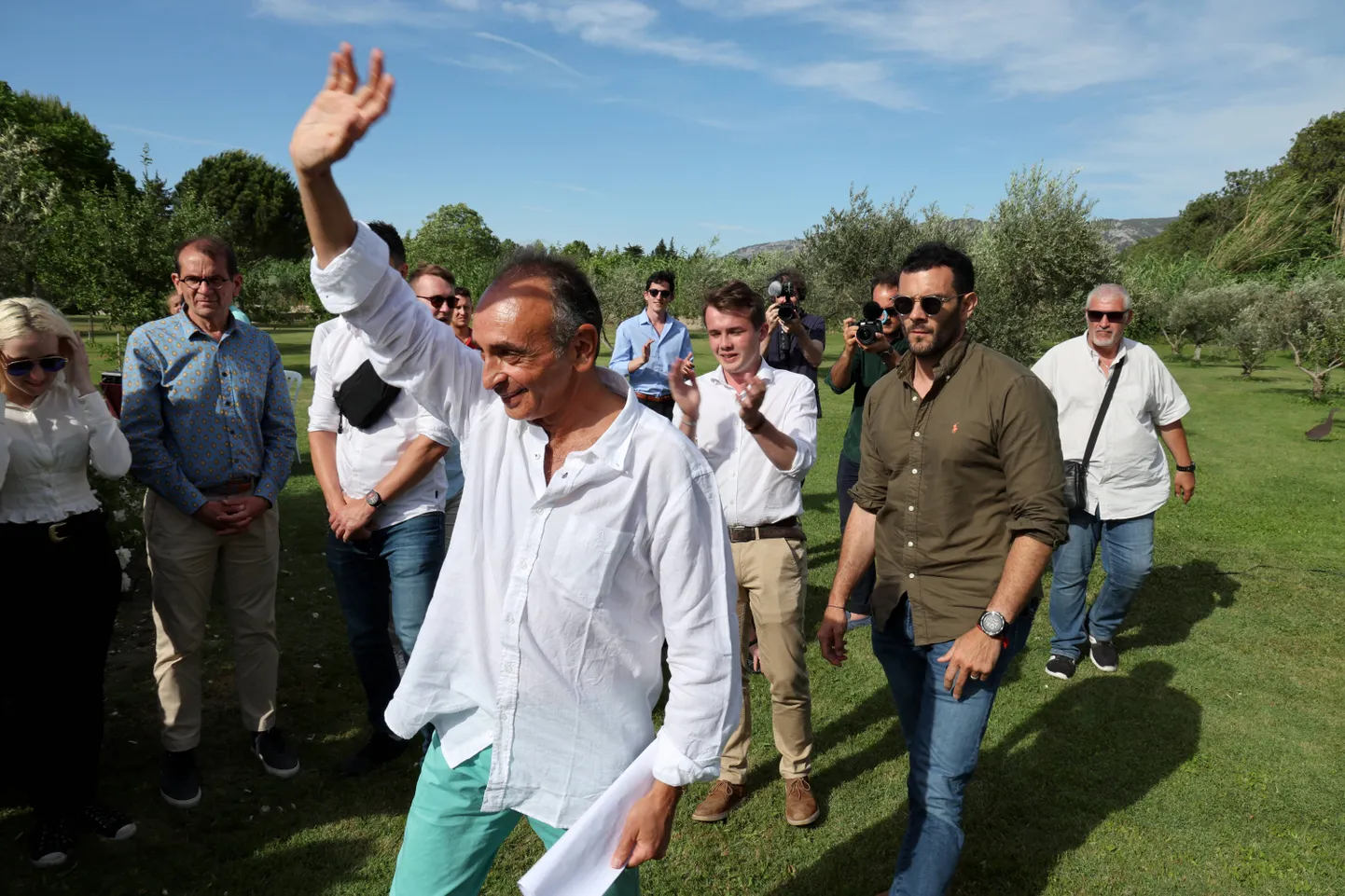 Eric Zemmour and Stanislas Rigault.
Paremäärmusliku erakonna Tagasivallutamine liider Éric Zemmour teeb kampaaniat Vahermere ääres asuvas Cheval Blancis.