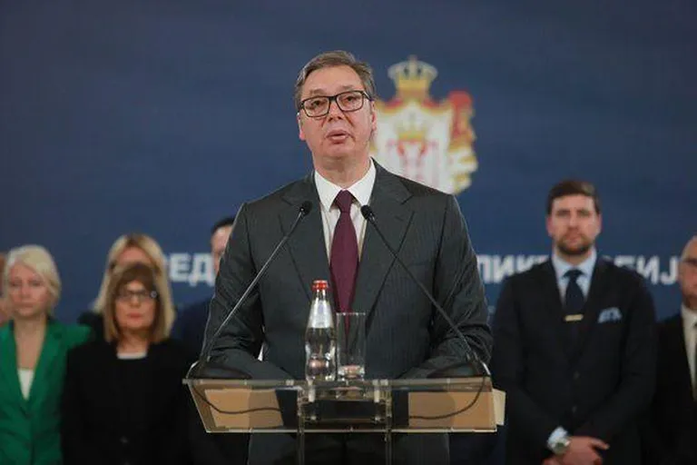 Президент Сербии Александар Вучич объявил о внесении изменений в закон о контроле над оружием и боеприпасами после двух перестрелок в мае