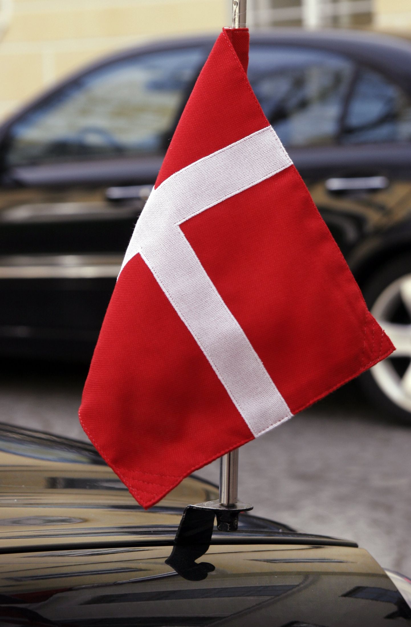 Taani lipp. Taanis tuleb arutada nüüd selle üle, kas varas pääseb süüdistusest, kui ta nimetab vargateo ümber kunstiteoseks.