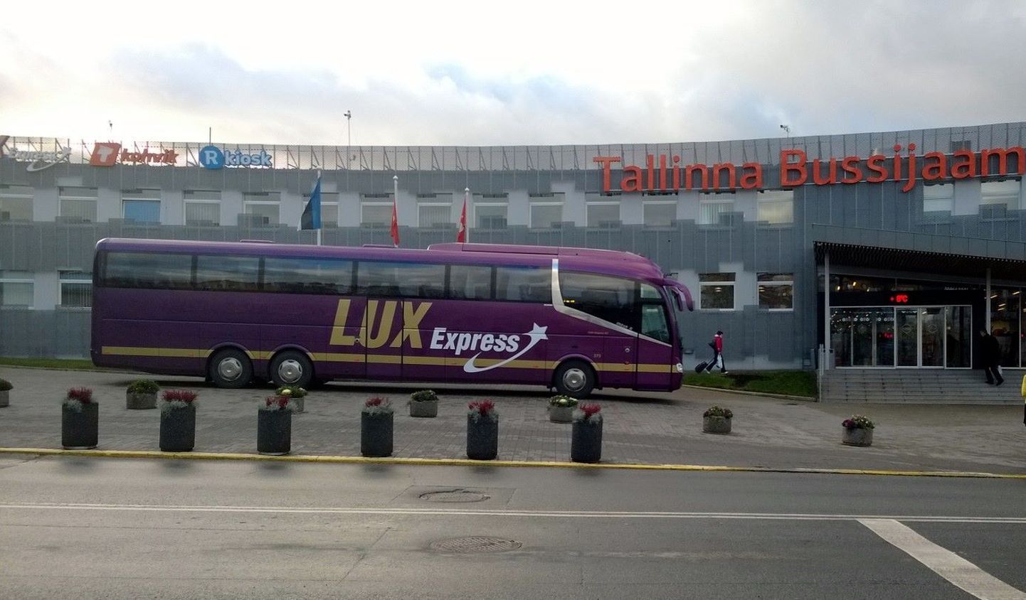 Автобус фирмы Lux Express.