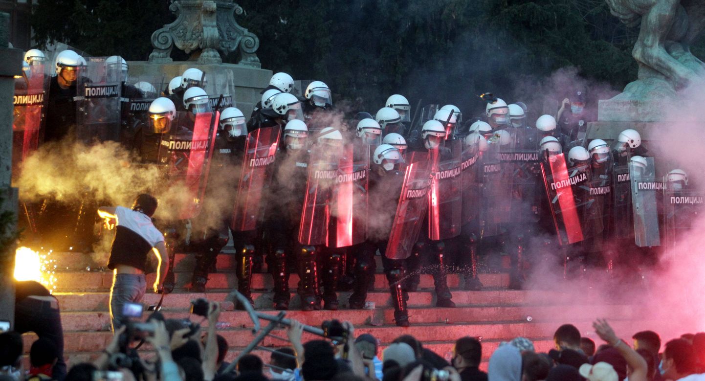 Serbia politseijõudude ja meeleavaldajate vastasseis pealinnas Belgradis.
