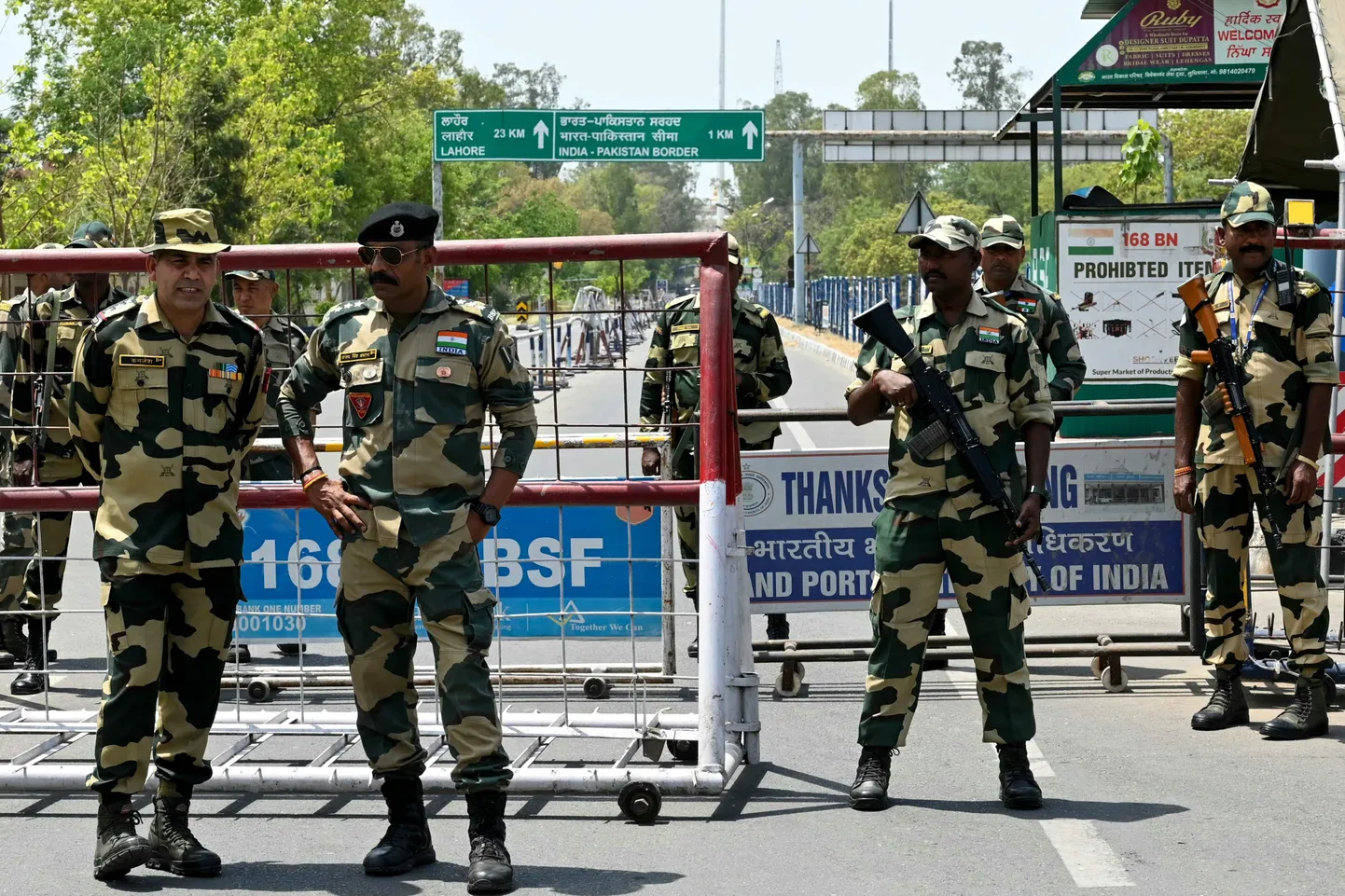 India sõdurid piiril Pakistaniga. Foto on illustreeriv.