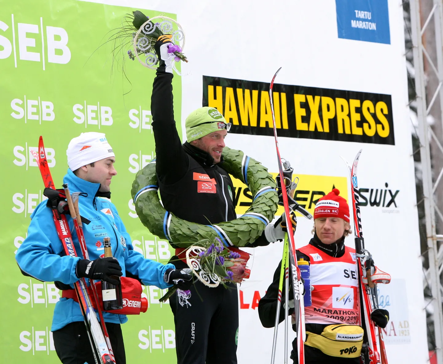 39.Tartu Maraton 2010. aastal. Vasakult: Jörgen Brink (Rootsi), võitja Anders Aukland (Norra) ja rootslane Oskar Svärd.