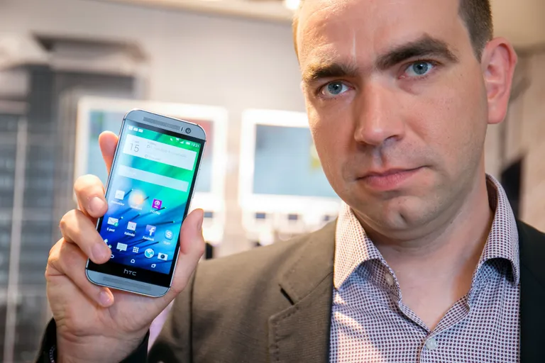 Argo Virkebau mitte oma praeguse lemmiktelefoniga