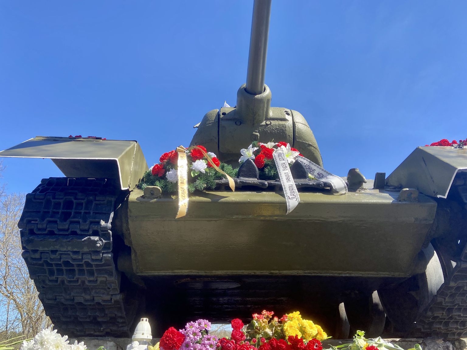 Нарвский памятник "Танк Т-34".