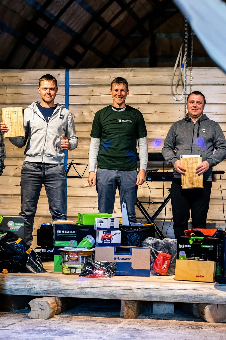 Madis Jaaska (keskel) lõpuaeg oli 20 minutit ja 39 sekundit. Professionaalide kategooria II koha saavutas võistluse mitmekordne meister Veiko Palm (vasakul) ning kolmanda koha Ahto Naruski (paremal).