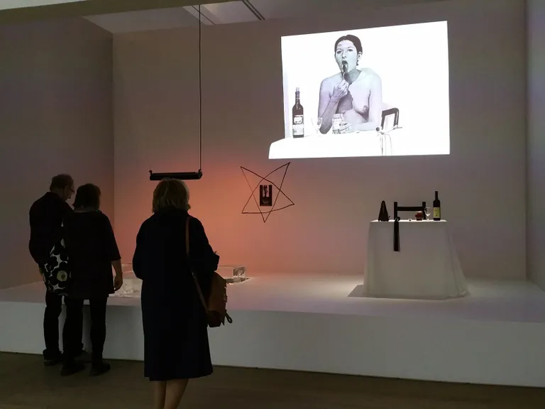 Marina Abramovići «Lips of Thomas» (1975)
