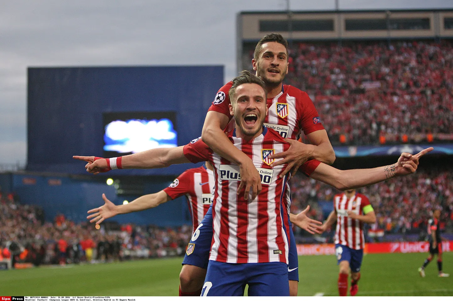 Atletico 21-aastane poolkaitsja Saúl Ñíguez (esiplaanil) koos Kokega tähistamas Müncheni Bayerni vastu löödud sooloväravat.
