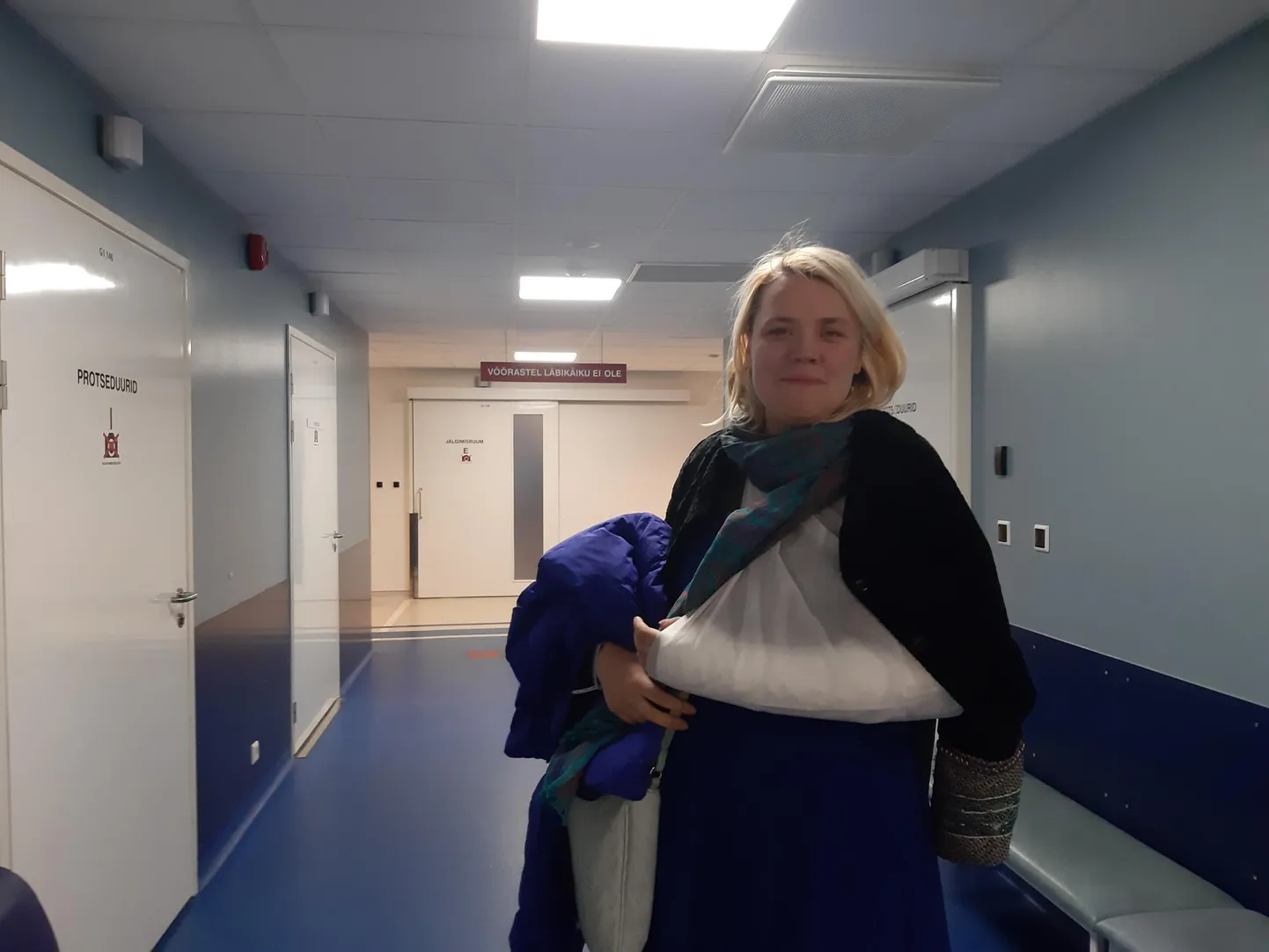 Tartlanna Gloria Niine teekond jalgrattaga kodust kooli lõppes eile hommikul hoopis Maarjamõisas EMOs, kus ta sai oma elu esimese kipsi.