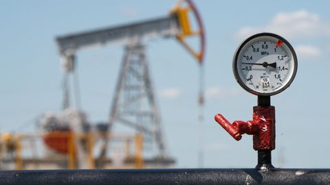 Pēc dronu triecieniem Novorosijskā "Transņeftj" pārtraukusi naftas sūknēšanu