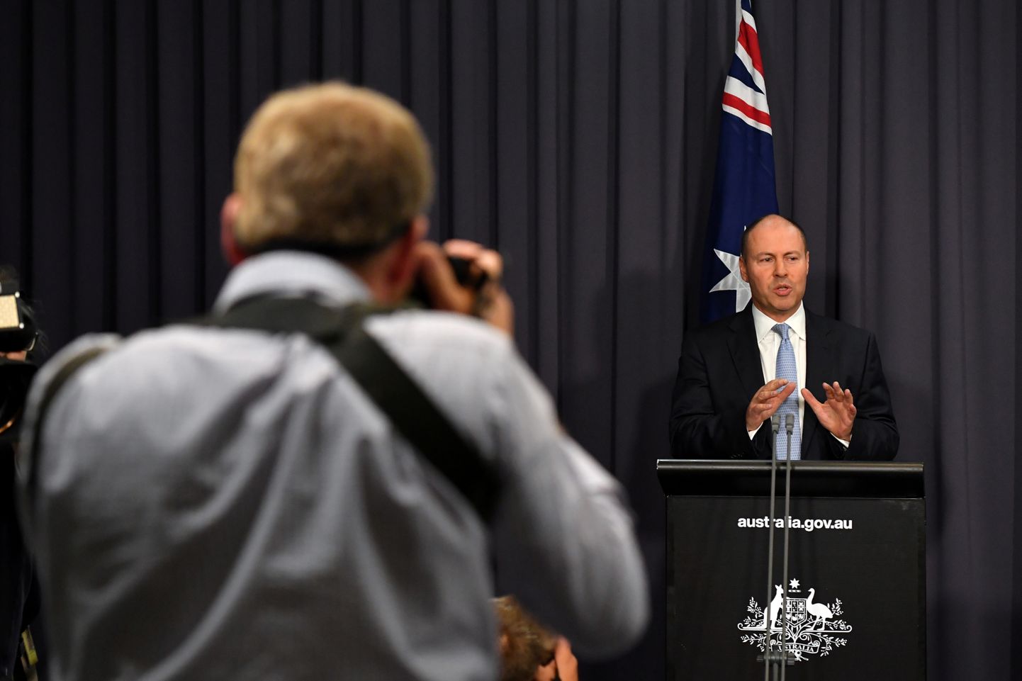 Austraalia rahandusminister Josh Frydenberg parlamendis pressikonverentsil.