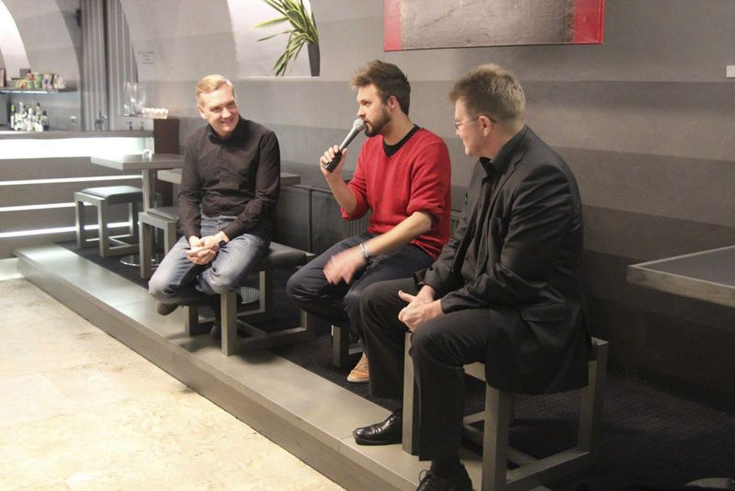 “RT vestleb” seekordse lavastuse “Põhjas” ringis arutlesid kriitika üle Erni Kask, Jussi Sorjanen ja Juhan Kivirähk.