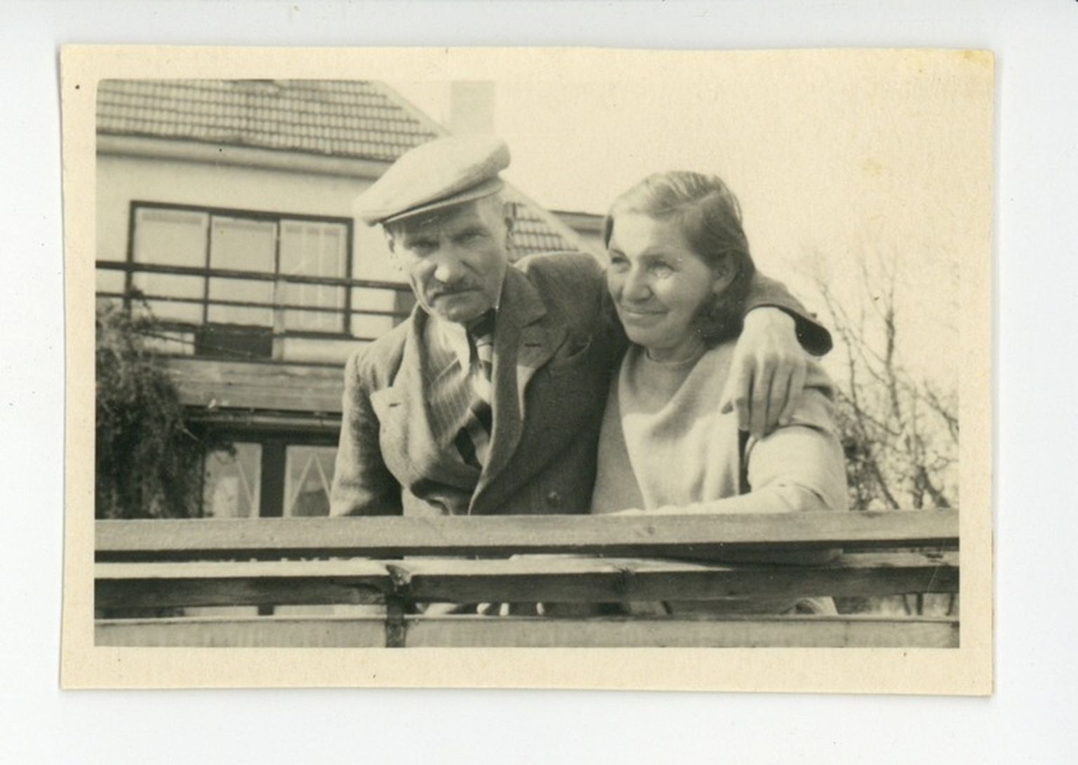 Pildil Oskar Luts ja Valentina Luts, 1949. (UTKK F 85:1/K6, Underi ja Tuglase Kirjanduskeskus)