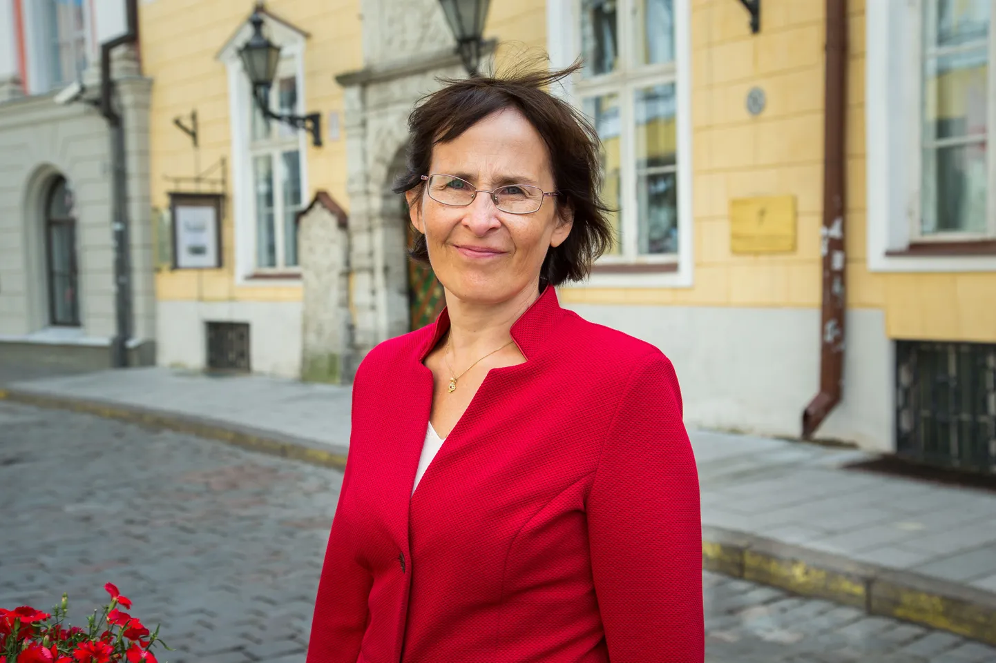 «Siseministeerium soovitab kindlasti paberivaba ehk e-valijakaarti, mis tuleb mugavalt inimese e-postkasti,» ütles ministeeriumi rahvastiku toimingute osakonna juhataja Enel Pungas.
