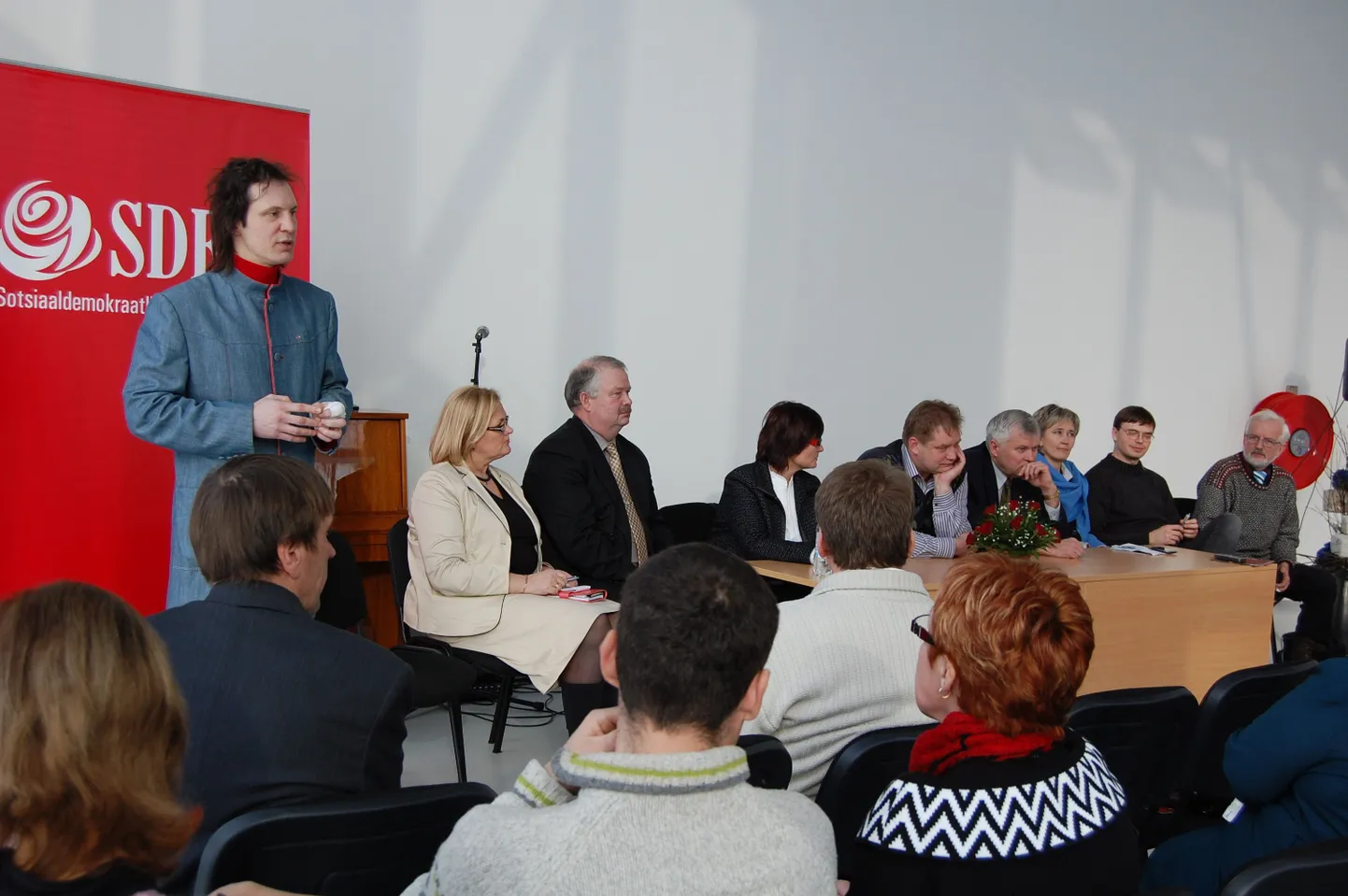 Eesti Sotsiaaldemokraatliku erakonna arutelu Pärnu keskraamatukogus.