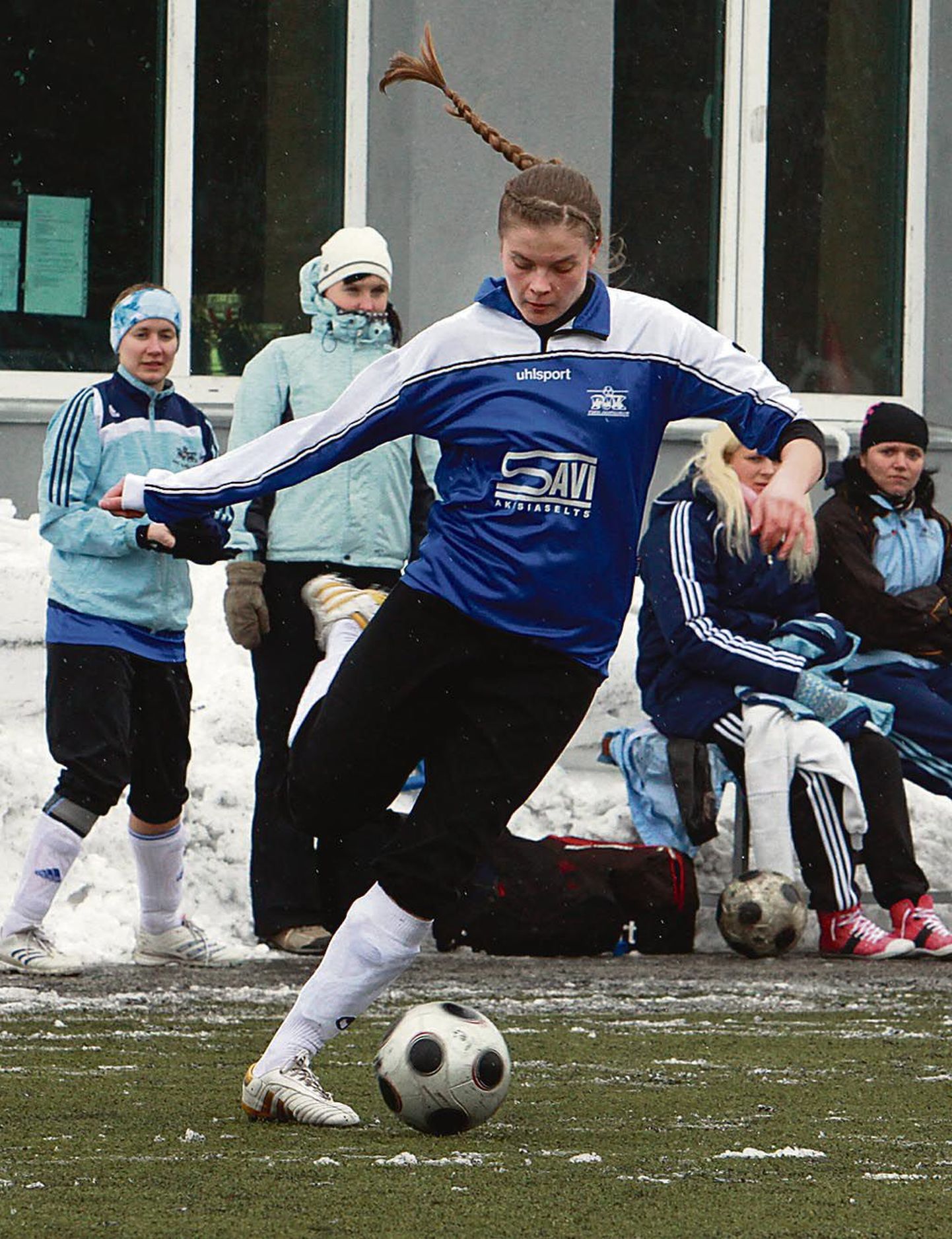 Mullu ja tunamullu Eesti meistrivõistlustel kulla võitnud Pärnu jalgpalliklubi naiskonna poolkaitsja Kaire Palmaru kuulub võistkonna raudvara hulka.