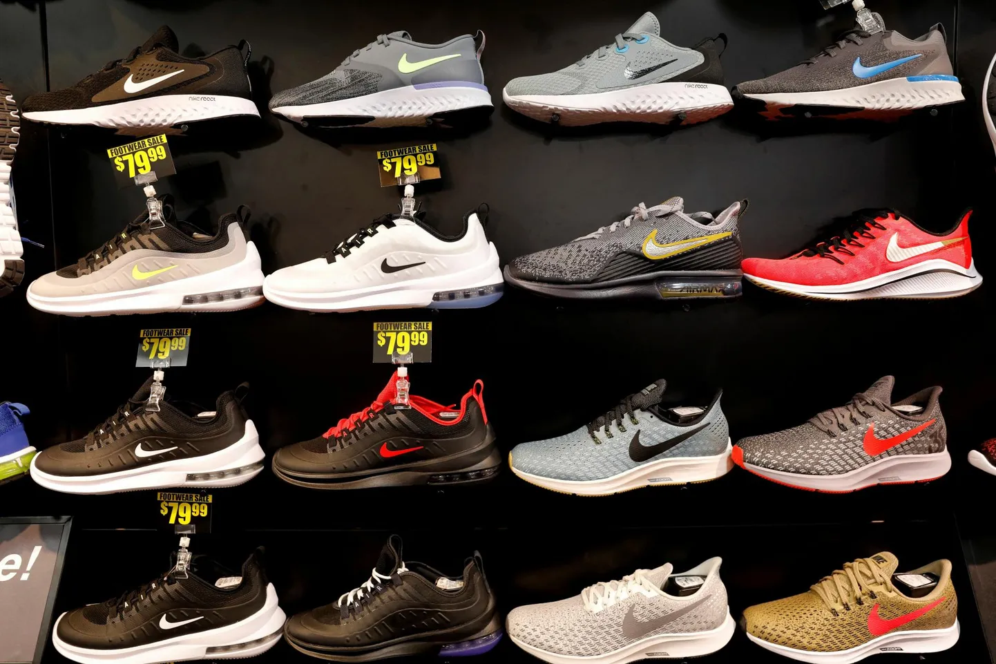 Nike tossud ühes New Yorgi spordipoes.