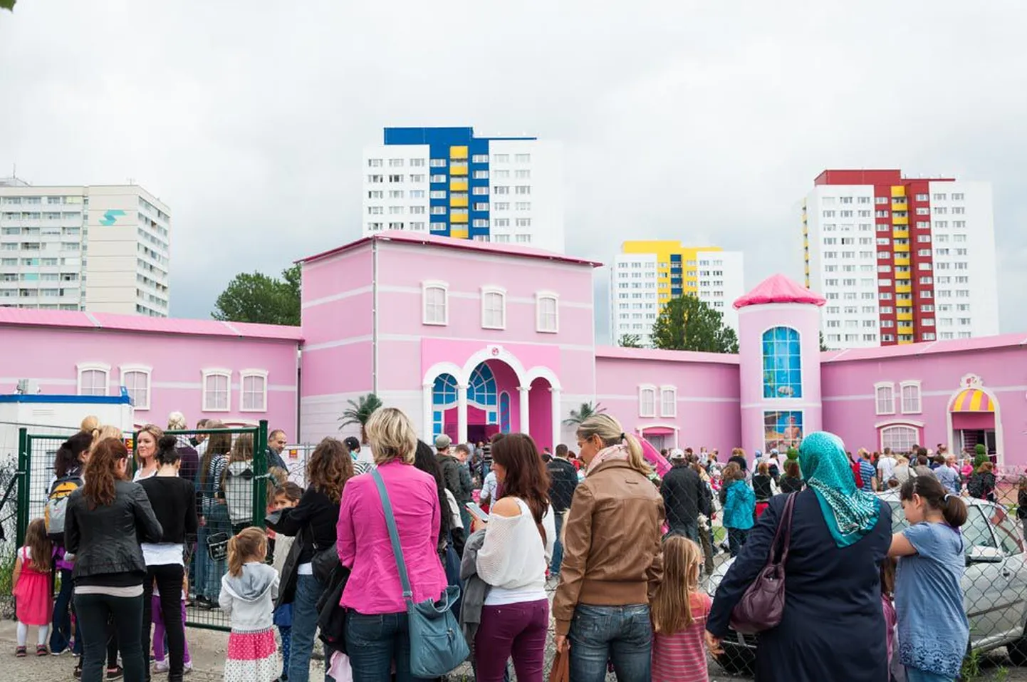 Möödunud nädalal avati Berliinis Euroopa esimene elusuuruses Barbie unelmate maja.