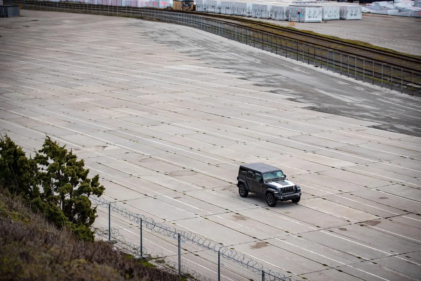 Paldiski sadama autode laoplats 19. detsmbril – autod niisama seisma ei jää, vaid ostetakse kohe ära.