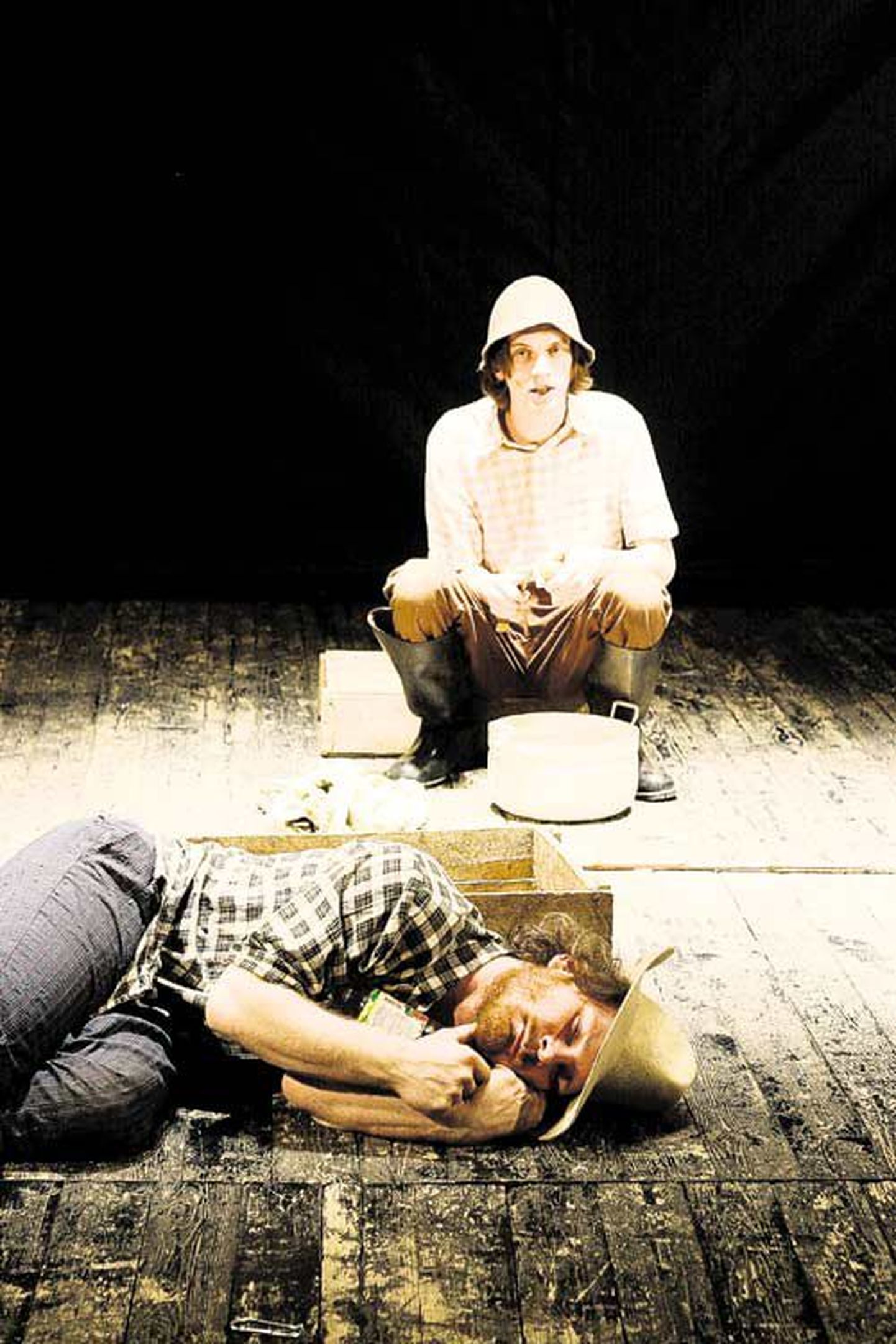 Huck Finn (Martin Liira) kohtub oma taadiga (Peeter Piiri, esiplaanil), kes on joodik ja satub pärast ärkamist deliiriumikoletiste küüsi.