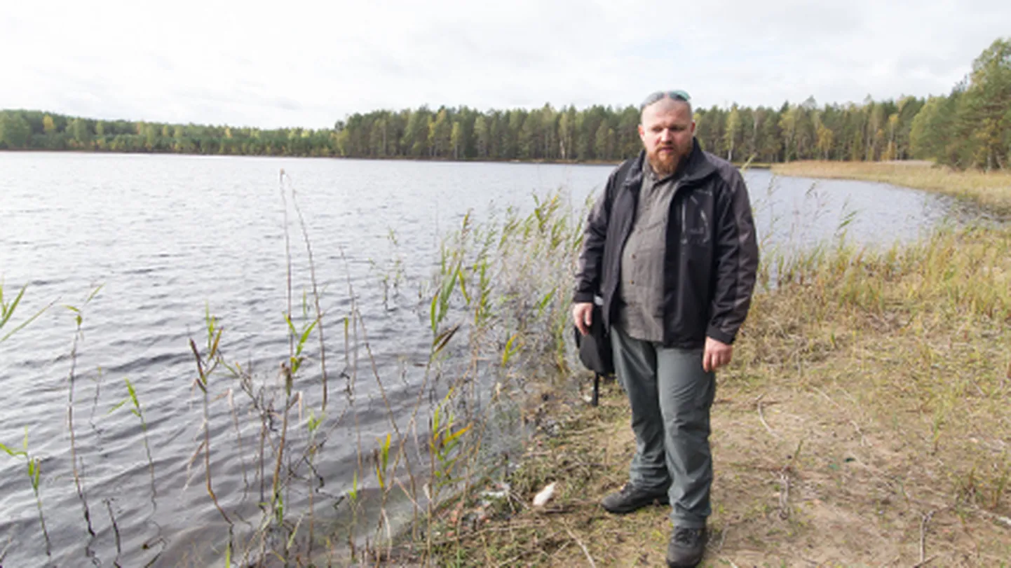 "80 protsenti vesilobeelia kasvukohast on kuivale jäänud," tõdeb Jaanus Terasmaa kiiresti alanema hakanud Valgejärve ääres.