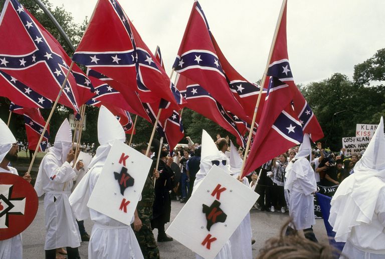 Ku Klux Klan ja konföderatsiooni lipud