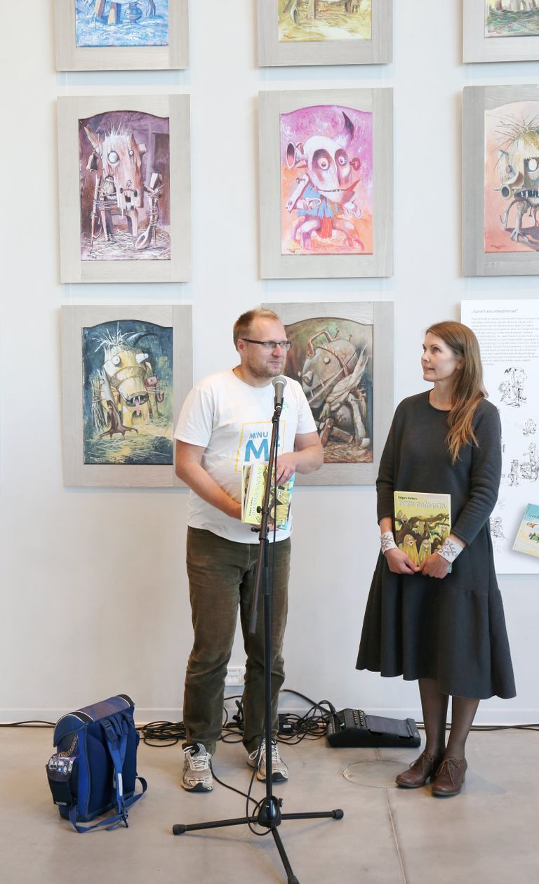 Lätikeelse Pokuraamatu esitlus, pildil tõlkimise korraldaja Contra ja tõlkija Daina Ozola.