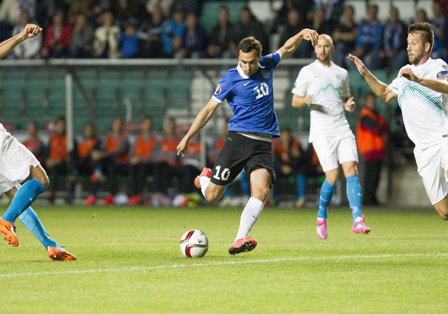 Сергей Зенёв всегда с гордостью носит синюю форму сборной Эстонии.
