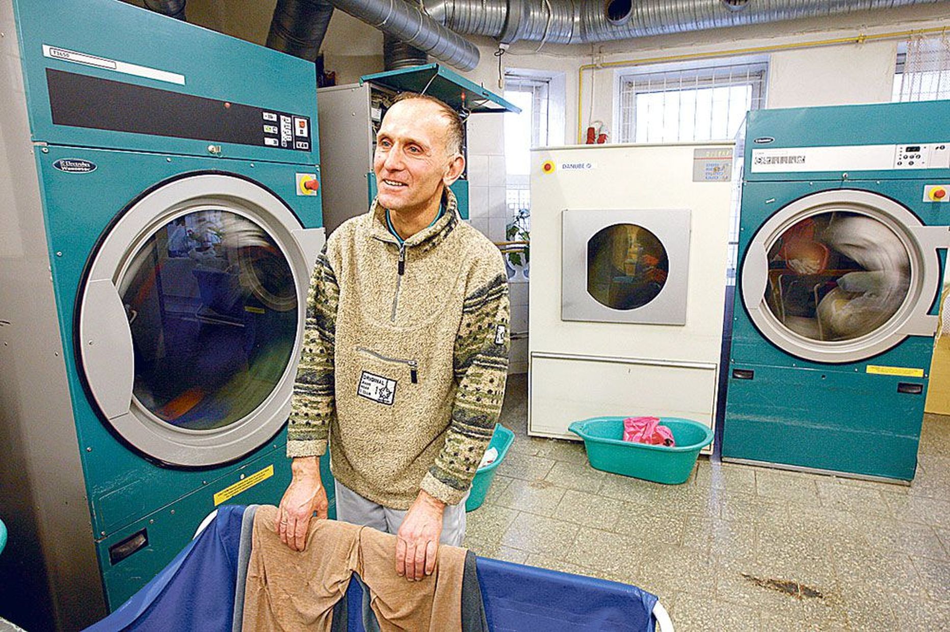 Valeri Donets töötab Tartu pesumajas ja on oma tööinimeseeluga väga rahul.
