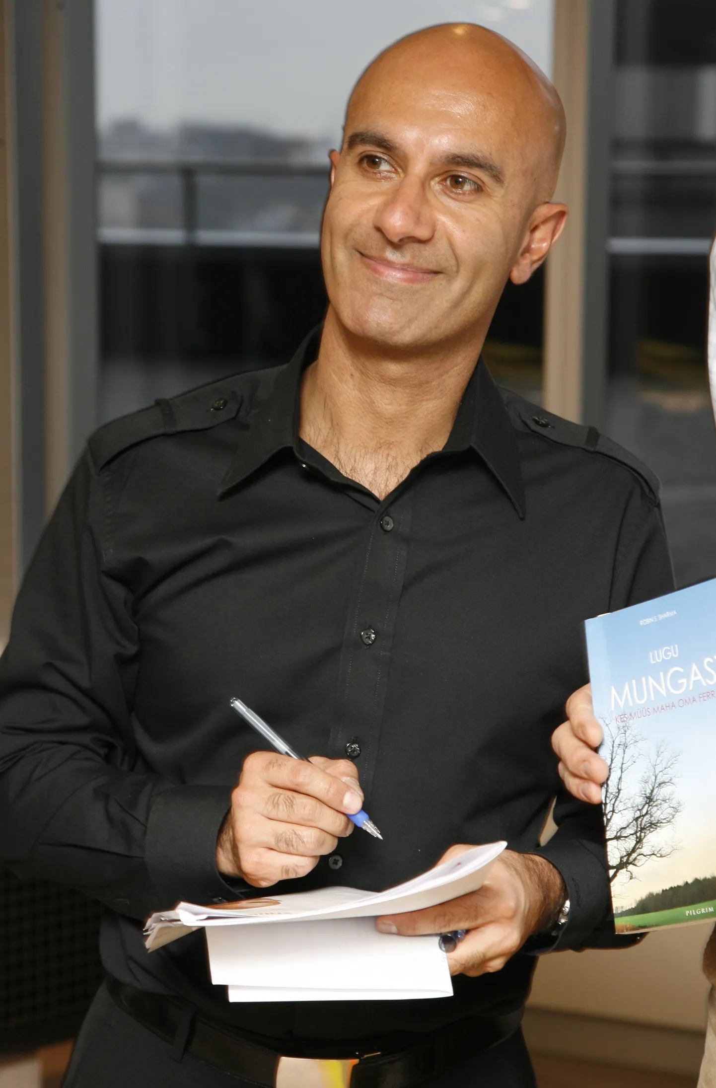Robin Sharma.