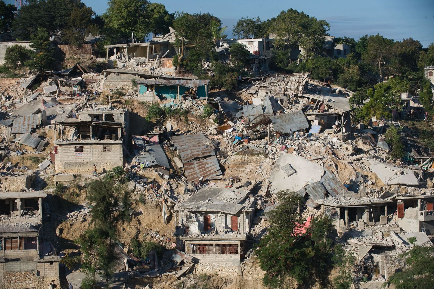 Землетрясение 2010 год. Землетрясение в порт-о-Пренс Гаити 2010 год. Землетрясение порт о Пренс. Землетрясение на Гаити 2010 фото. Гаити 2010 землетрясение число жертв.