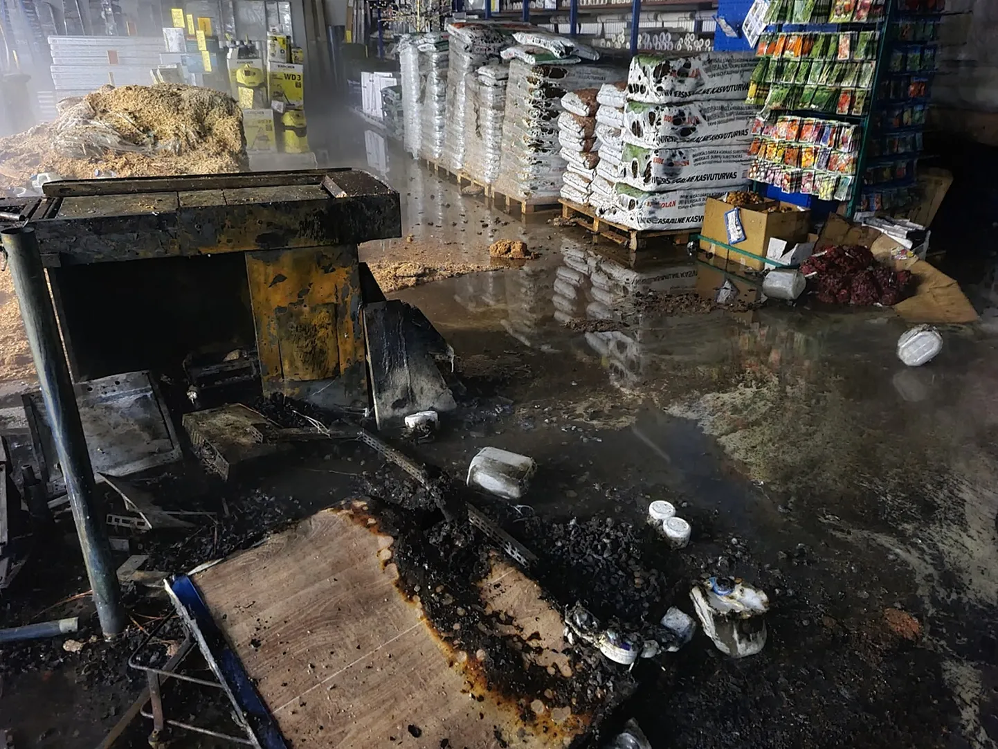 Пожар в торговом центре в Кохтла-Ярве.