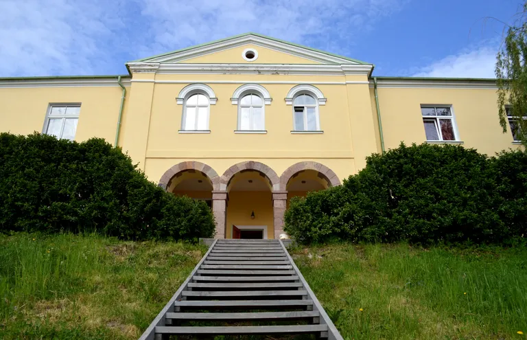 Mazā Mežotnes pils.