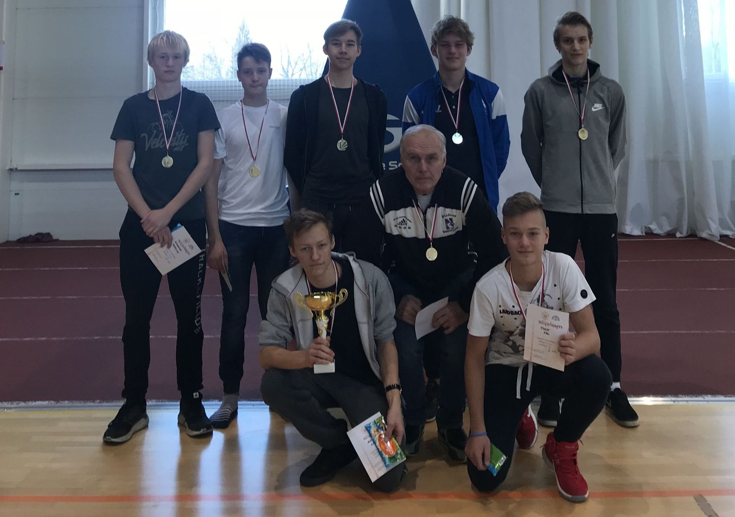 Viljandi Paalalinna kooli esindus saavutas maakonna koolide korvpallikarikavõistlustel esikoha.