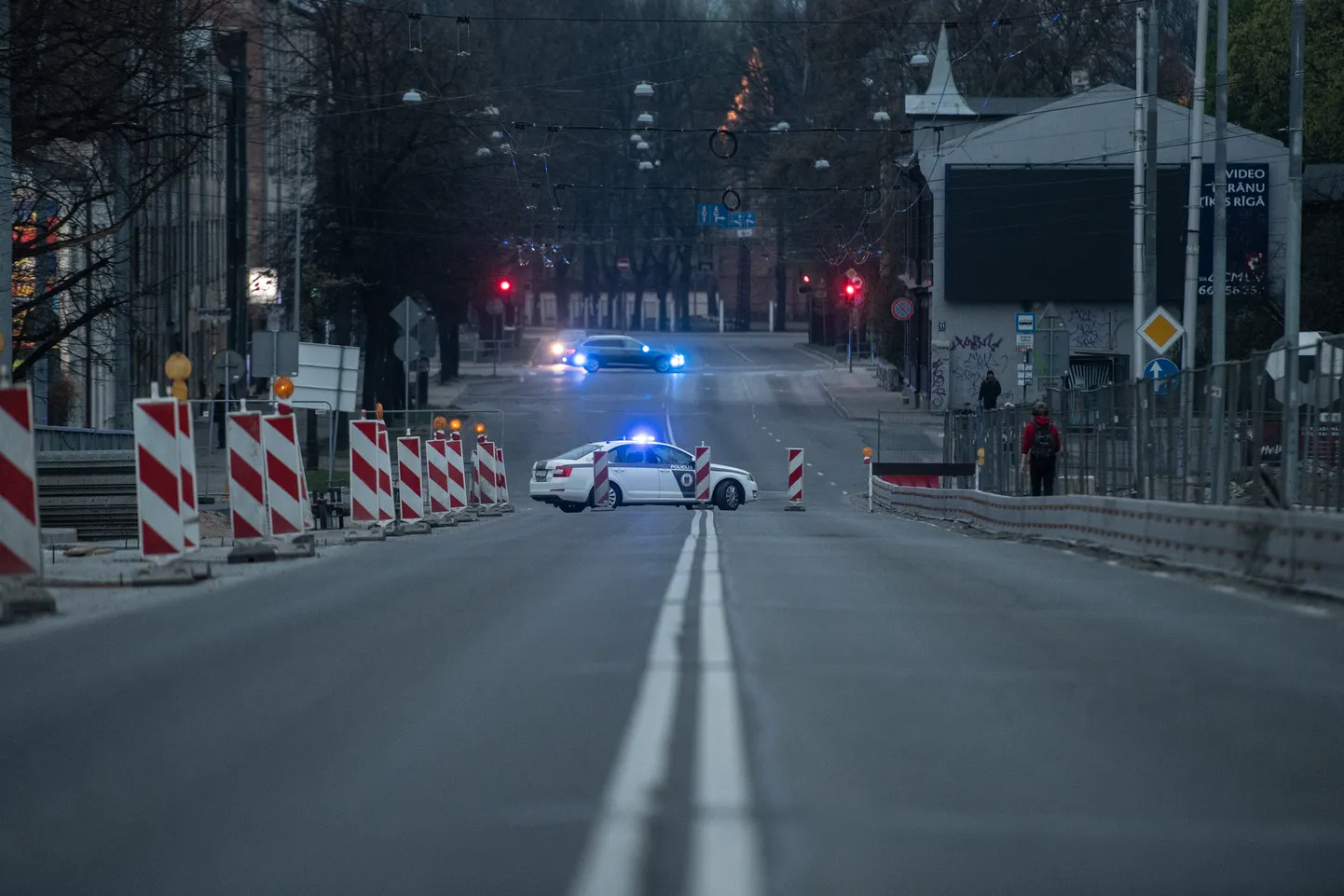 Foto: Slēgts Augusta Deglava tilts