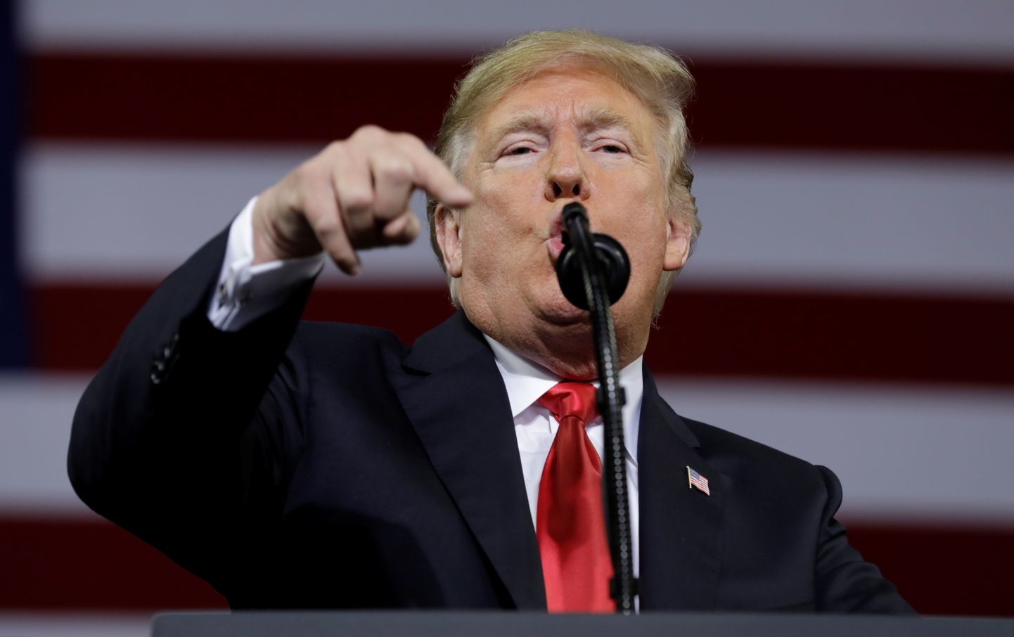 USA president Donald Trump kiitis senati otsust Topekas toimunud kampaaniaüritusel.