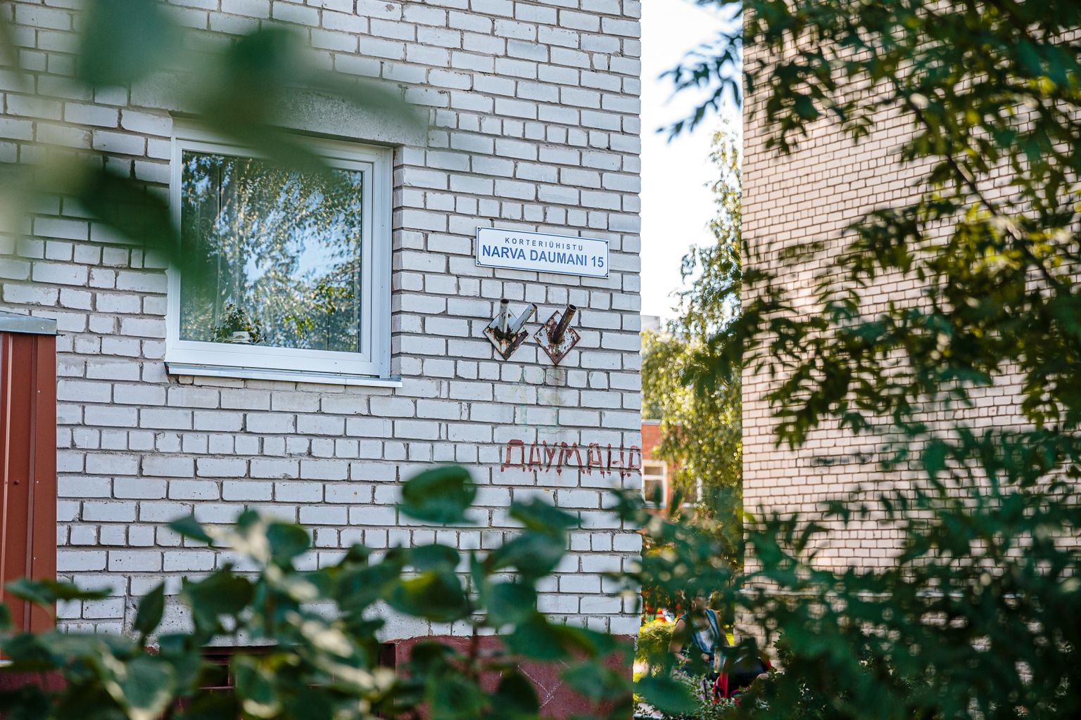 Maja Narvas Ancis Daumani tänaval.