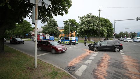 В Таллинне автомобиль столкнулся со спешившим на вызов полицейским микроавтобусом