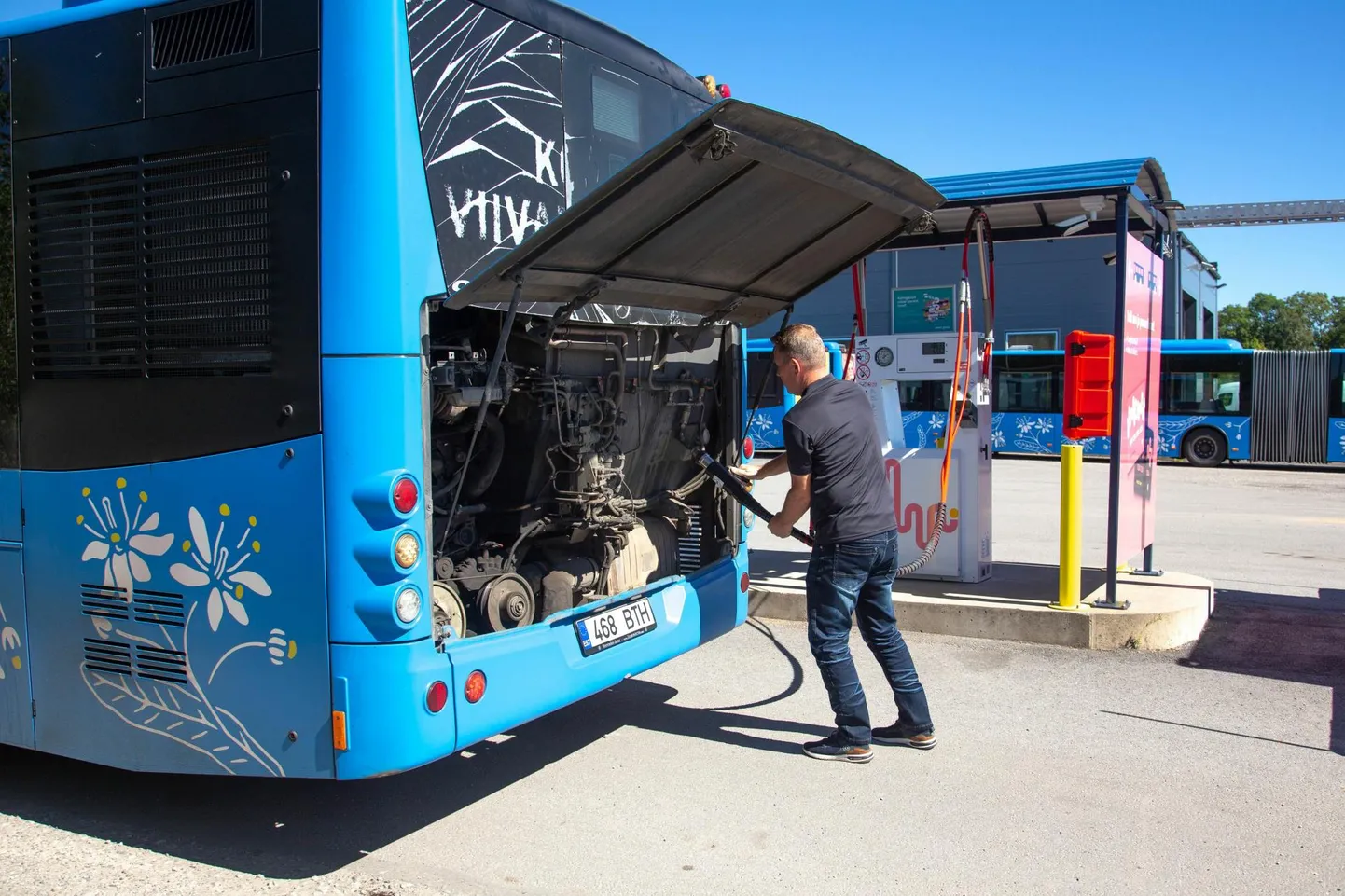 Üks linnaliine teenindav gaasibuss läbib keskmiselt 6700 kilomeetrit kuus ja gaasikulu on sealjuures umbes 2500 kilogrammi.