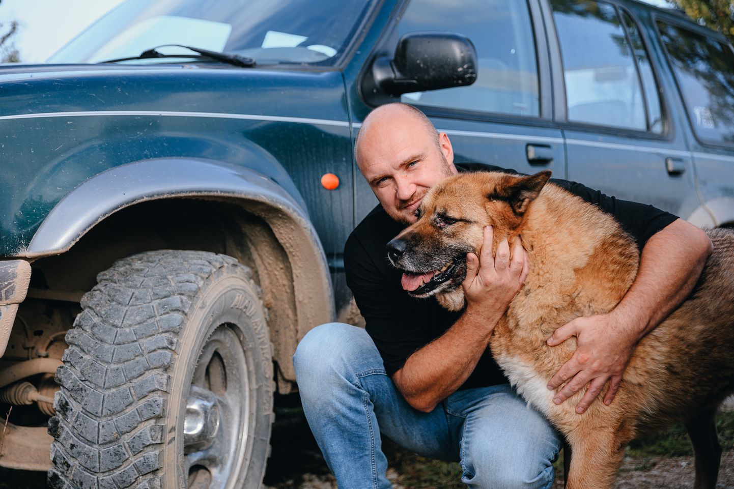 Koerad on Aleksei Neprimerovile nii sõbrad kui ammune hobi. Pildil on ta koos koer Senjaga.